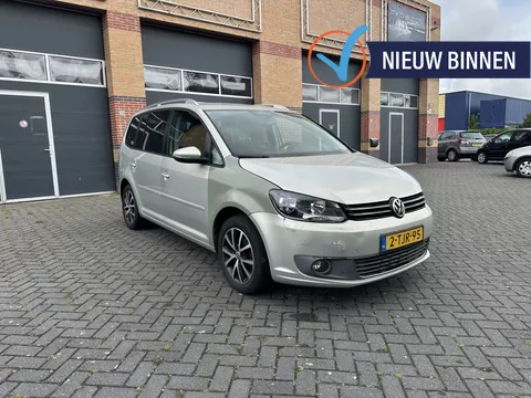 Volkswagen Touran 1.6 TDI Highline BlueM VOL OPTIES LICHTE SCHADE! Volkswagen Touran 1.6 TDI Highline BlueM VOL OPTIES LICHTE SCHADE!